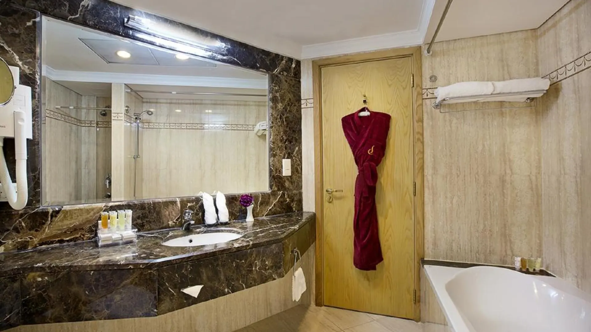 City Seasons Hotel Dubai